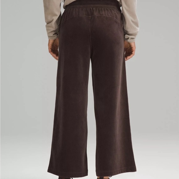 Lululemon - Scuba Mid-Rise Wide-Leg Crop Velvet Cord - Espresso - Picture 3 of 4